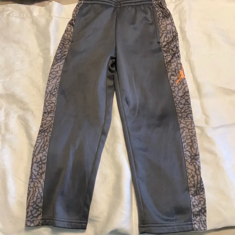 Boys Nike sweatpants size 4-5 yrs. - Picture 1 of 5